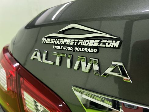 Used 2017 Nissan Altima 2.5 SV w/ Convenience Package FWD image 12