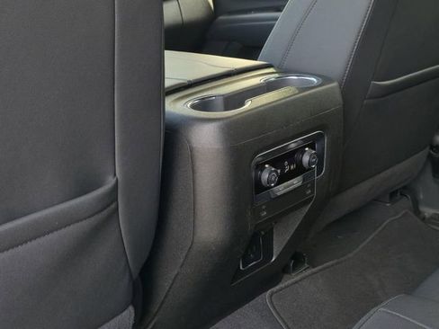 Used 2025 Chevrolet Suburban Z71 image 27