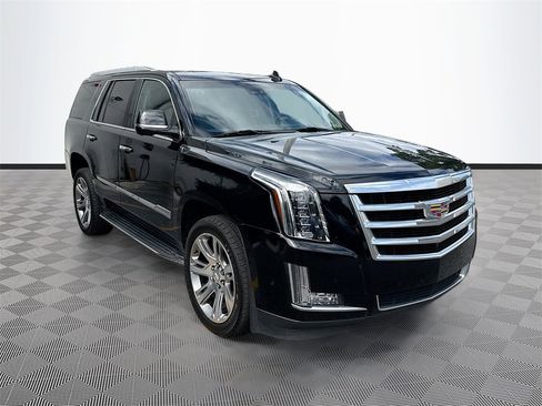 Used 2019 Cadillac Escalade Luxury image 4