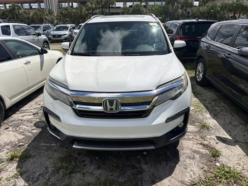 Used 2019 Honda Pilot Touring image 3