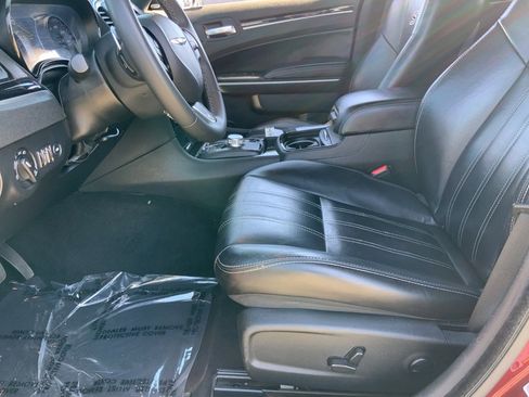 Certified 2022 Chrysler 300 S image 12