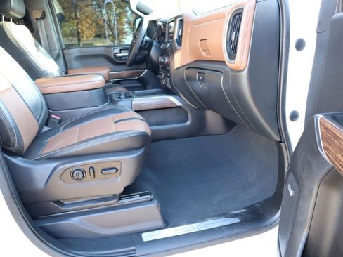 Used 2020 Chevrolet Silverado 2500 High Country w/ Z71 Off-Road Package AWD/4WD image 17
