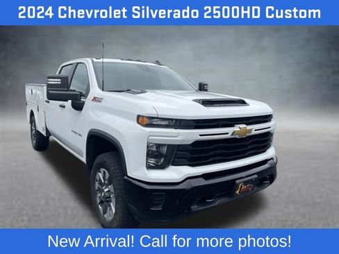 Used 2024 Chevrolet Silverado 2500 Custom w/ Custom Value Package AWD/4WD image 4