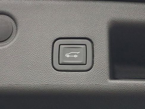 Used 2024 Chevrolet Equinox Premier image 32