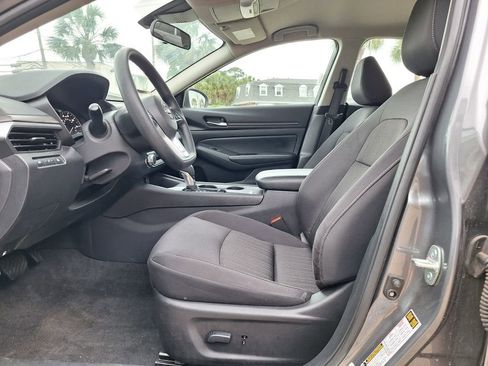 Used 2025 Nissan Altima 2.5 SV FWD image 11
