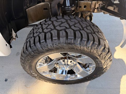 Used 2011 Nissan Titan SV w/ SV Value Truck Pkg image 14