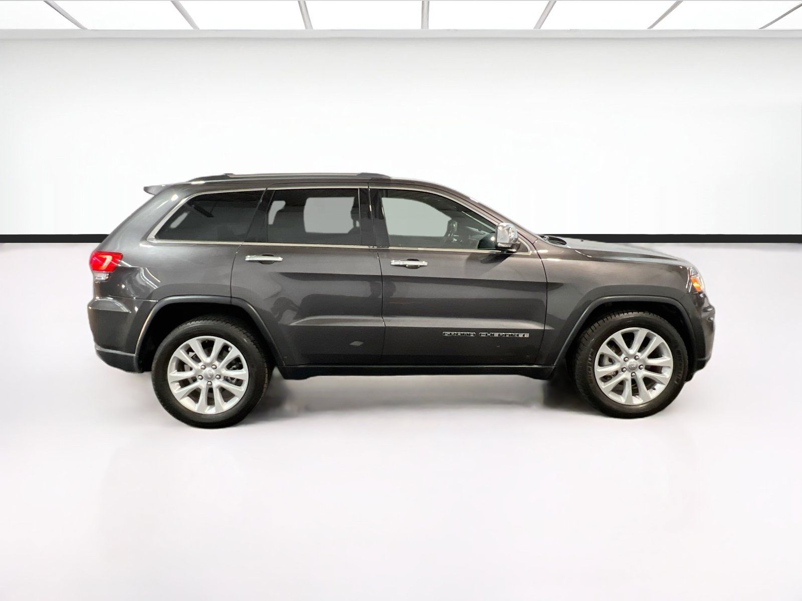 Used 2017 Jeep Grand Cherokee Limited RWD image 23
