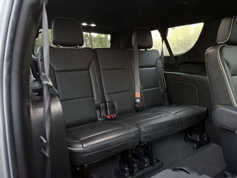 Used 2022 Chevrolet Suburban Premier w/ Premium Package image 31