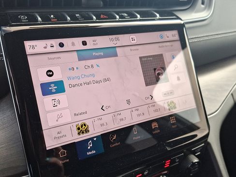 Used 2025 Jeep Grand Cherokee Limited w/ Trailer Tow Package image 18