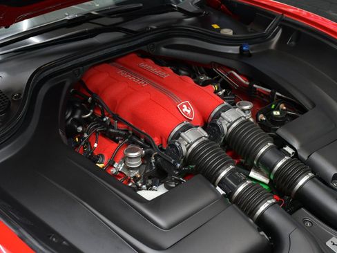 Used 2014 Ferrari California RWD image 18