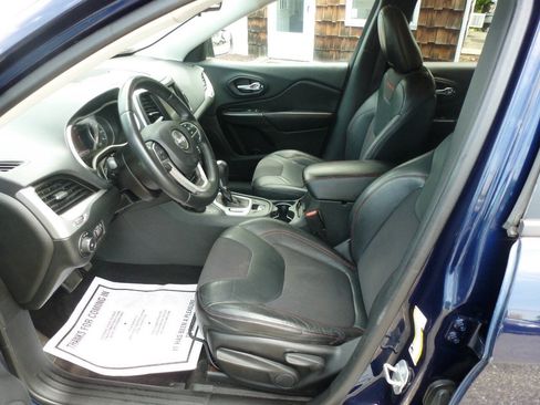 Used 2014 Jeep Cherokee Trailhawk AWD/4WD image 19