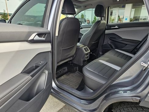 Used 2024 Volkswagen Taos SEL AWD/4WD image 17