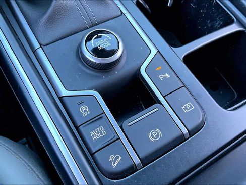 Certified 2025 Kia Sorento S image 31