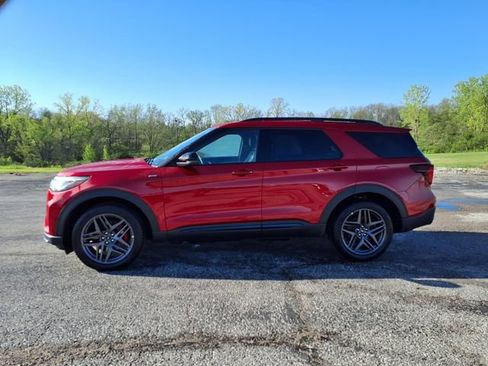 Used 2025 Ford Explorer ST-Line w/ ST-Line Street Pack AWD/4WD image 34
