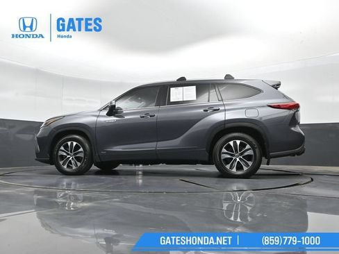 Used 2020 Toyota Highlander XLE AWD/4WD image 45