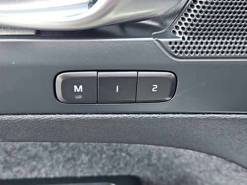 Used 2024 Volvo XC40 B5 Core image 13