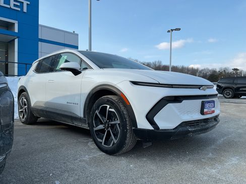 New 2026 Chevrolet Equinox EV LT image 2