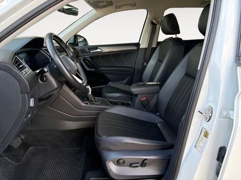 Used 2024 Volkswagen Tiguan SE w/ MDO Package, Three-Row FWD image 19