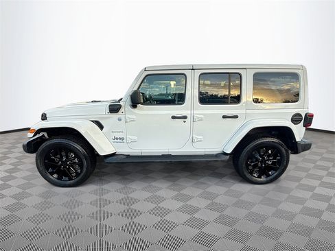 Used 2021 Jeep Wrangler Unlimited Sahara image 9