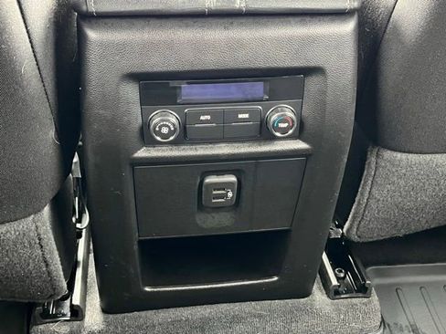 Used 2023 Chevrolet Traverse LT image 38