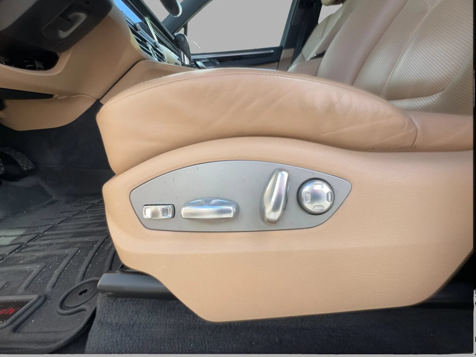 Used 2019 Porsche Macan AWD/4WD image 17