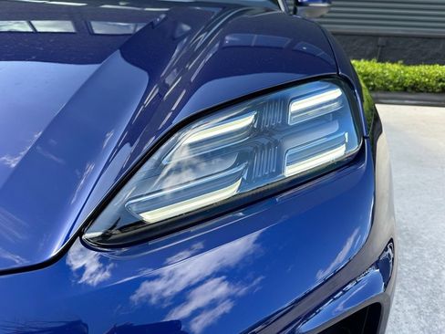 New 2026 Porsche Macan 4 Electric AWD/4WD image 13
