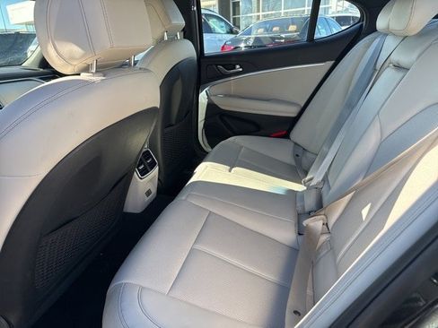 Used 2025 Genesis G70 2.5T image 7