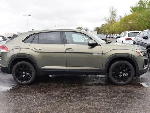 Certified 2025 Volkswagen Atlas Cross Sport SE image 5