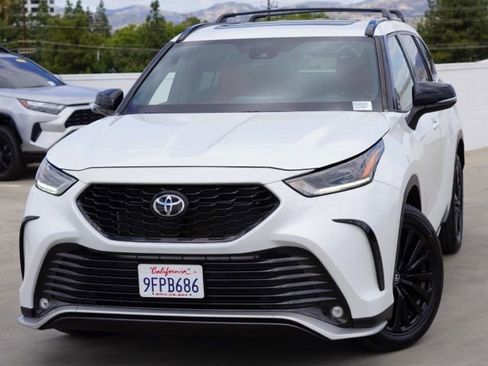 Used 2023 Toyota Highlander XSE AWD/4WD image 4