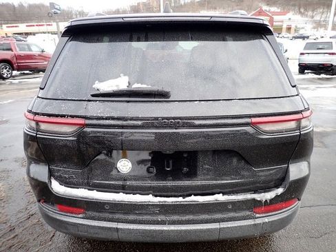 Used 2023 Jeep Grand Cherokee Altitude image 4