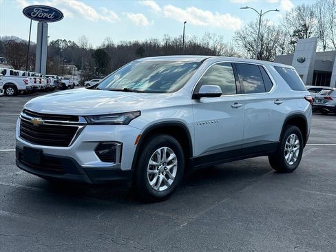 Used 2022 Chevrolet Traverse LS image 8