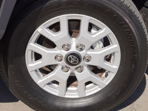 Certified 2025 Toyota Tacoma SR5 image 15