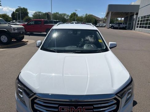 Used 2024 GMC Terrain SLT AWD/4WD image 10