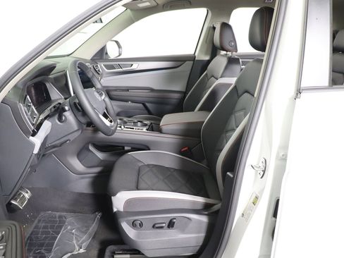 Used 2025 Volkswagen Atlas Peak Edition SE image 29