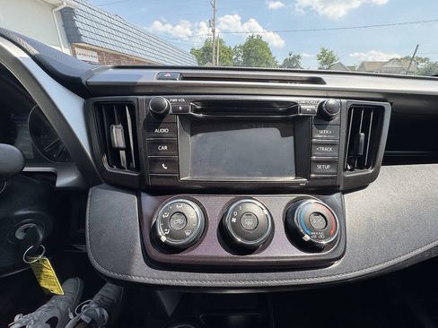Used 2018 Toyota RAV4 LE AWD/4WD image 51