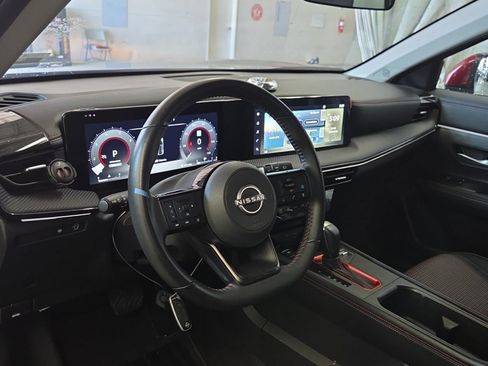 Used 2025 Nissan Kicks SR FWD image 3
