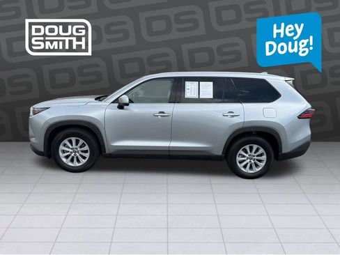 Used 2025 Toyota Grand Highlander XLE image 2