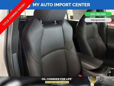 Used 2024 Toyota Venza XLE image 31