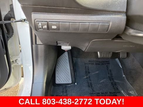 Used 2024 Toyota Corolla SE image 26