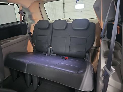 Used 2009 Volkswagen Routan SEL Premium FWD image 39