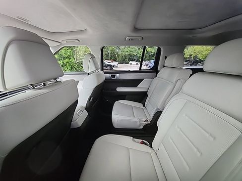 Used 2025 Hyundai Santa Fe Calligraphy image 3