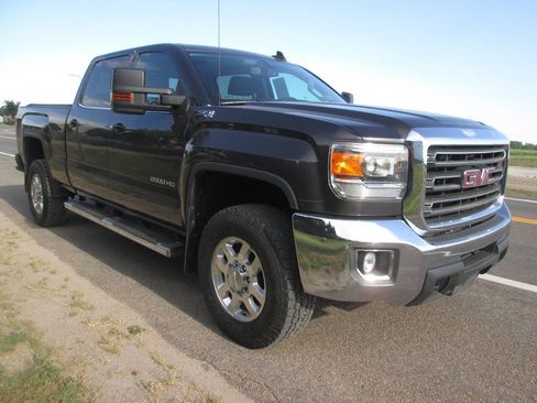 Used 2015 GMC Sierra 2500 SLE w/ SLE Preferred Package AWD/4WD image 4