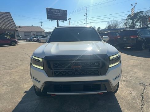 Used 2022 Nissan Frontier Pro-X image 2