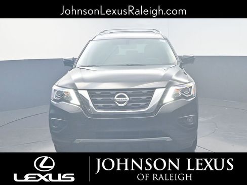 Used 2020 Nissan Pathfinder Platinum image 4