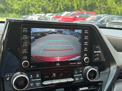 Used 2021 Toyota Highlander XSE AWD/4WD image 16