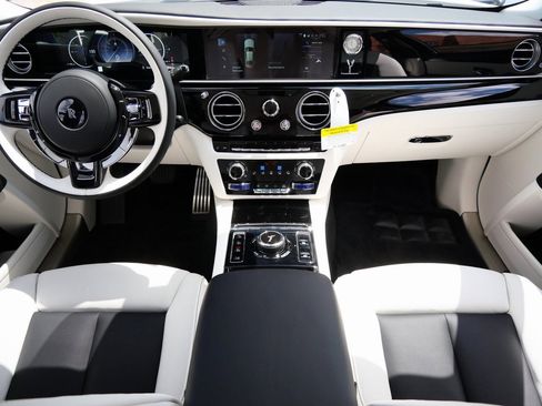 New 2025 Rolls-Royce Ghost image 4