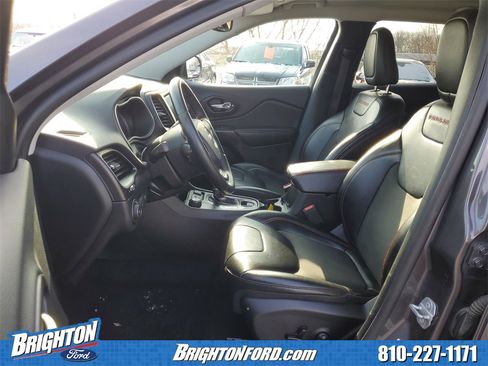 Used 2019 Jeep Cherokee Trailhawk w/ Comfort/Convenience Group image 10