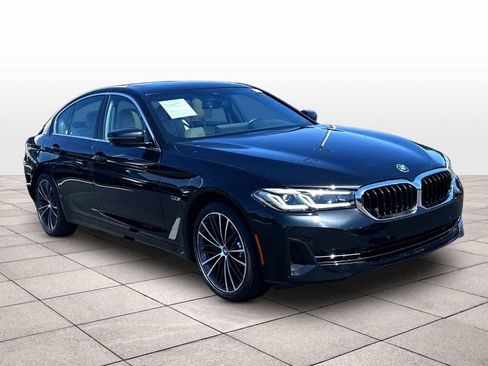 Used 2023 BMW 530e w/ Convenience Package RWD image 3