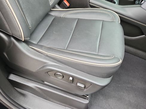 Used 2023 GMC Yukon SLT image 16