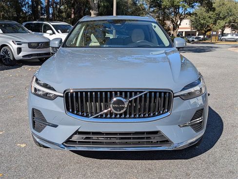 Certified 2023 Volvo XC60 B5 Ultimate w/ Protection Package Premier image 9